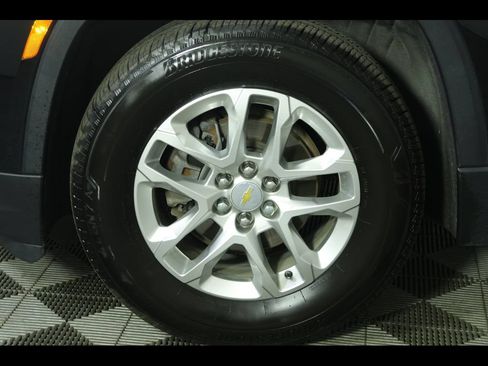 Used 2023 Chevrolet Traverse LS w/ Safety Package FWD image 5