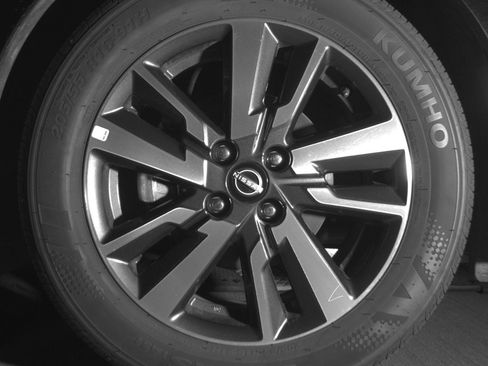 Used 2025 Nissan Versa SV image 12