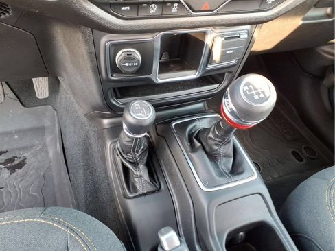 Used 2024 Jeep Wrangler Sport AWD/4WD image 26
