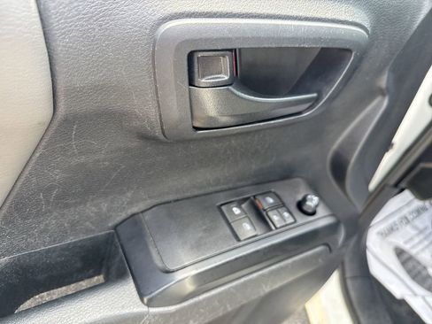 Used 2020 Toyota Tacoma 2WD Access Cab image 13
