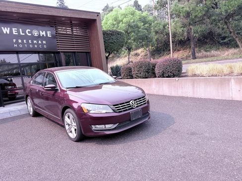 Used 2014 Volkswagen Passat TDI SEL Premium FWD image 2
