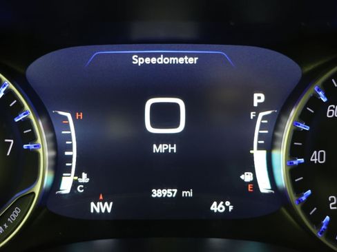 Used 2024 Chrysler Pacifica Touring-L FWD image 12