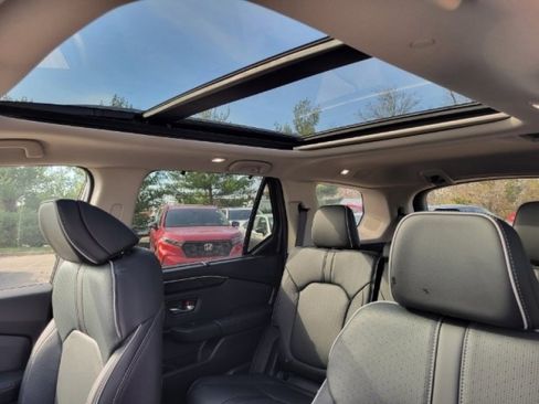 New 2025 Honda Pilot Elite image 9