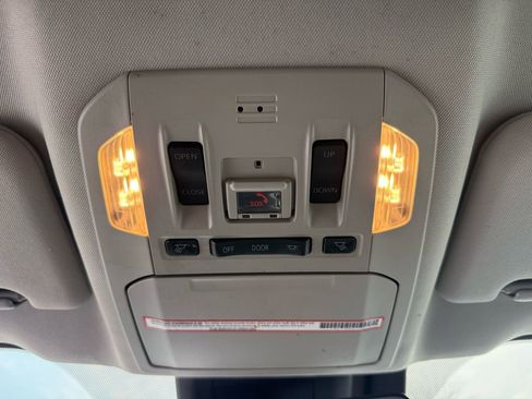 Used 2021 Toyota Highlander XLE image 25