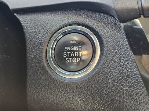 Used 2015 Toyota Sienna SE w/ SE Preferred Package FWD image 31