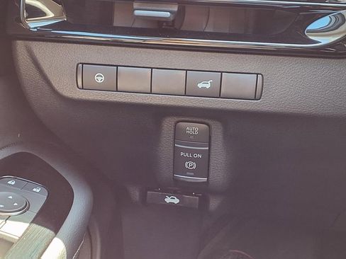 Used 2025 Nissan Murano SV image 17