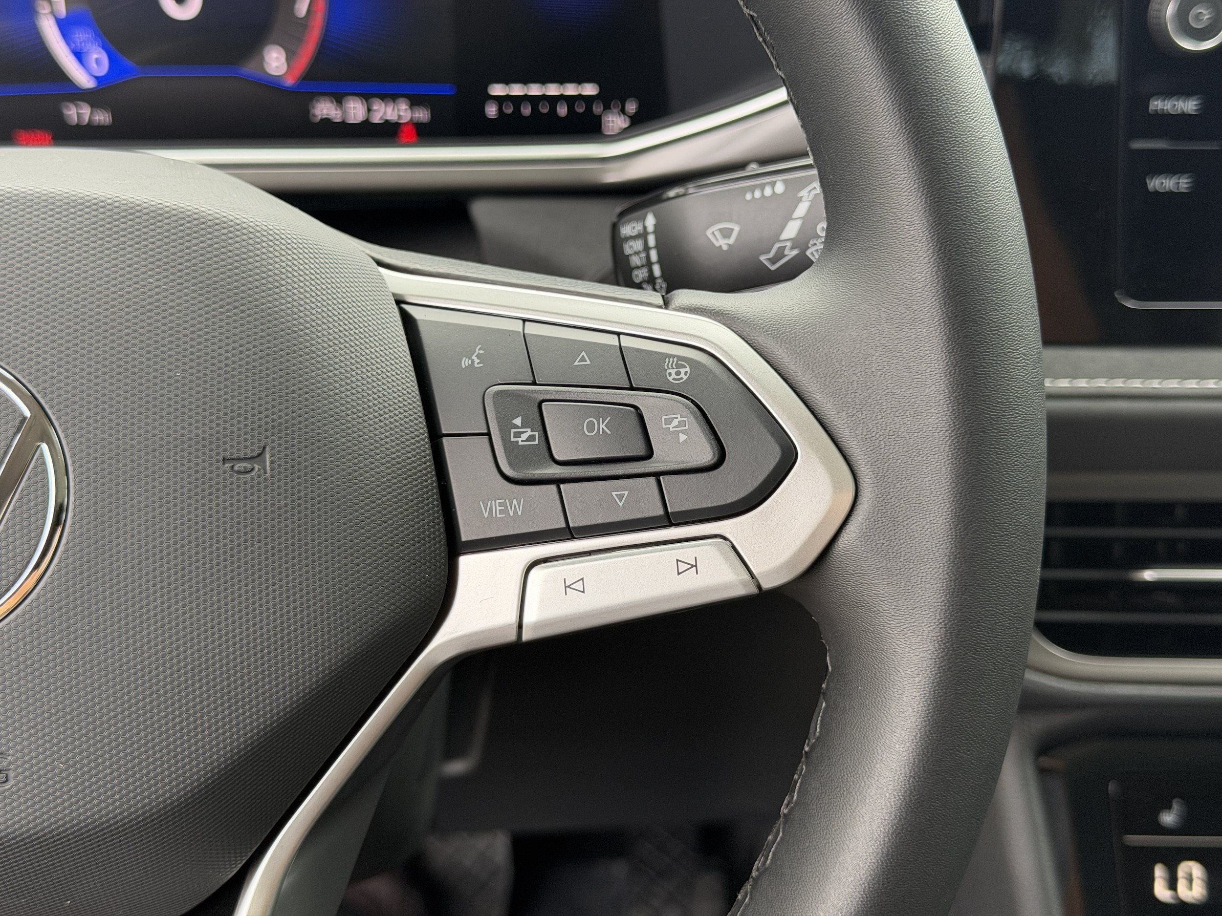 New 2026 Volkswagen Taos SE FWD image 31