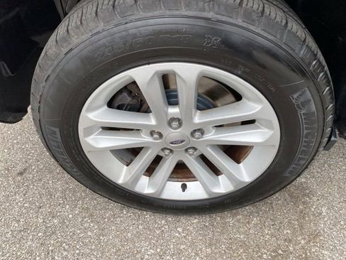 Used 2015 Ford Explorer XLT w/ Equipment Group 202B AWD/4WD image 26