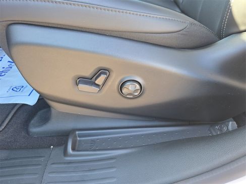 New 2026 Chrysler Pacifica Select image 13