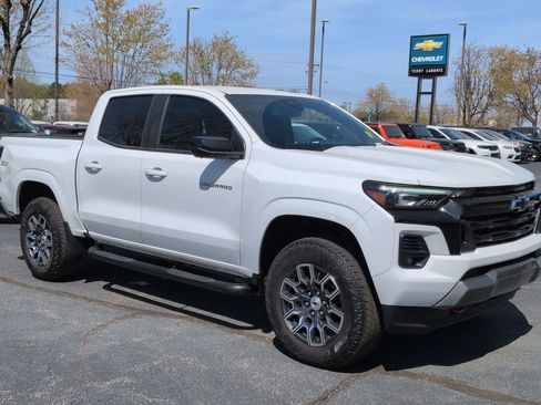 Certified 2024 Chevrolet Colorado Z71 w/ Z71 Convenience Package 2 AWD/4WD image 2