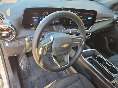 Used 2025 Chevrolet Equinox LT image 11