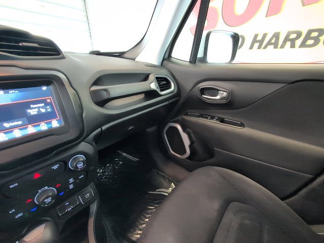 Used 2018 Jeep Renegade Latitude w/ Cold Weather Group AWD/4WD image 26