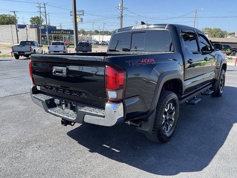 Used 2018 Toyota Tacoma TRD Off-Road AWD/4WD image 5