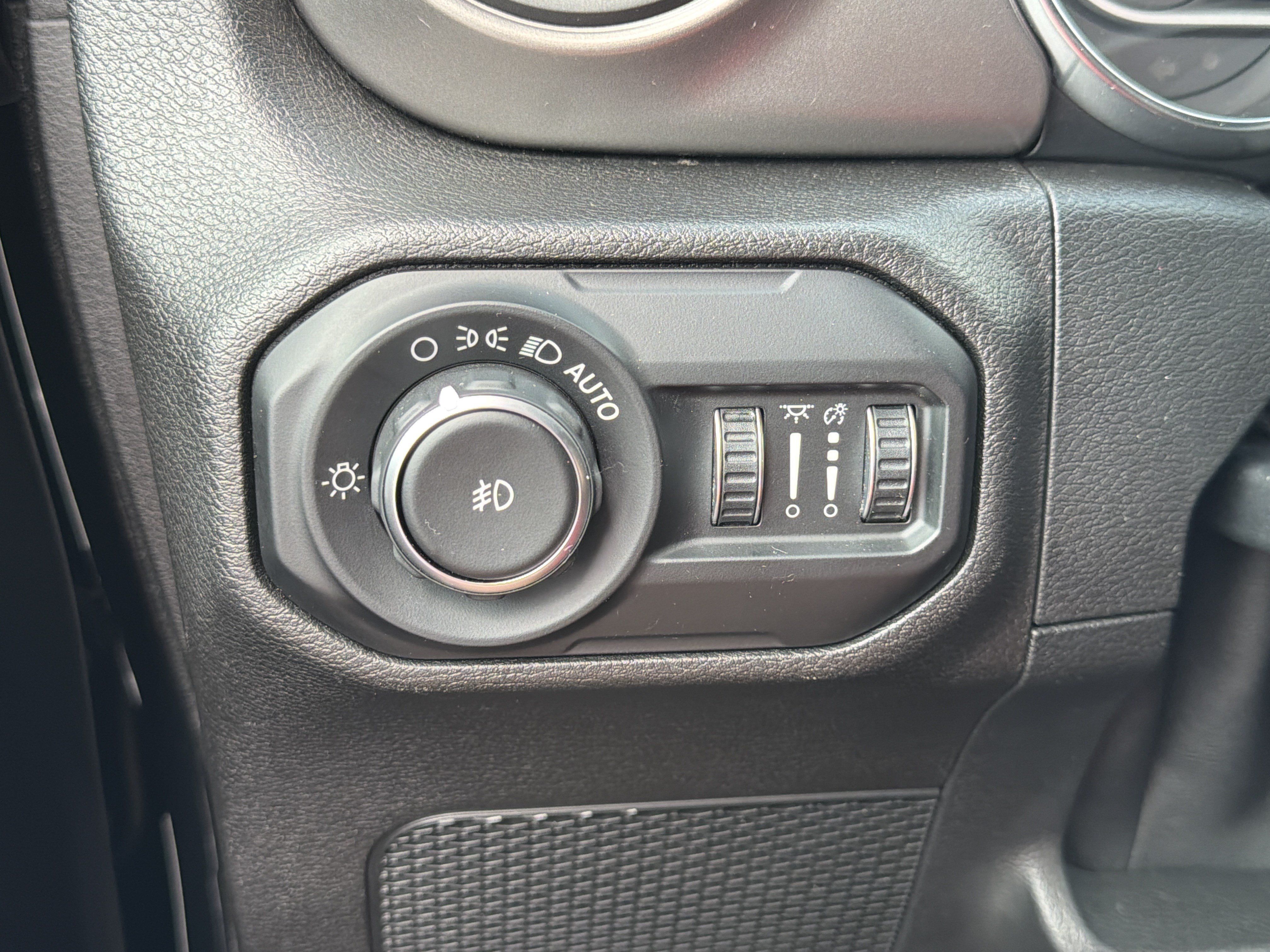 Used 2019 Jeep Wrangler Unlimited Sport S AWD/4WD image 37