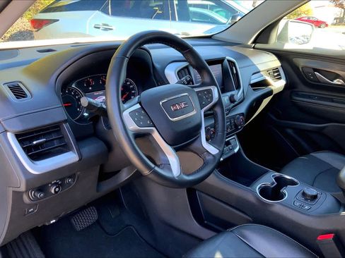 Used 2024 GMC Terrain SLT image 17