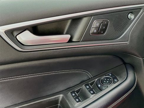 Used 2023 Ford Edge Titanium image 20