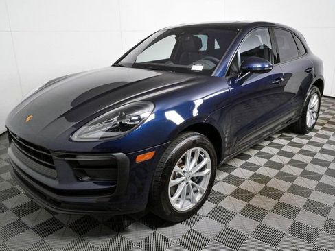 Certified 2022 Porsche Macan AWD/4WD image 1