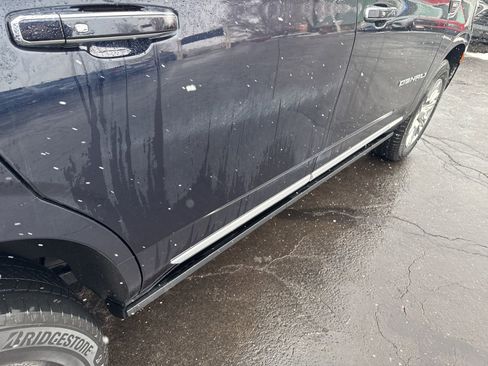 Used 2021 GMC Yukon Denali w/ Advanced Technology Package image 10