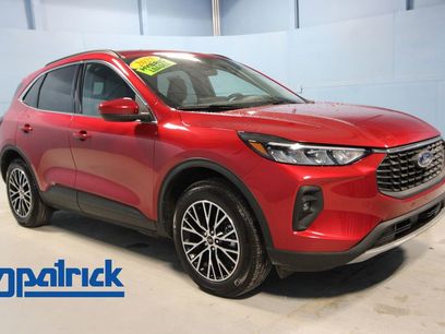 Used 2025 Ford Escape SE w/ Class II Trailer Tow Package