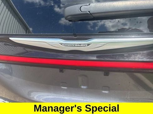 Used 2023 Chrysler Pacifica Touring-L FWD image 48