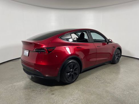 Used 2025 Tesla Model Y Long Range image 3