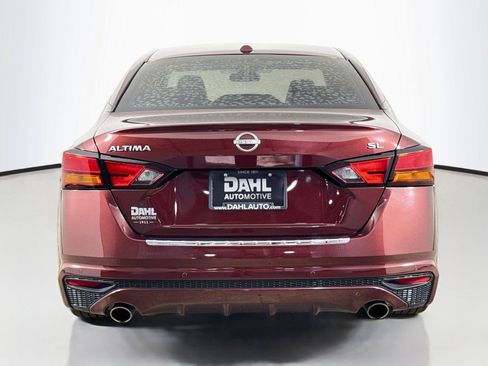 Used 2023 Nissan Altima 2.5 SL FWD image 12