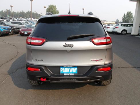 Used 2015 Jeep Cherokee Trailhawk AWD/4WD image 4