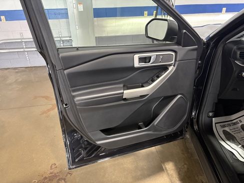 Used 2022 Ford Explorer XLT w/ Equipment Group 202A image 19