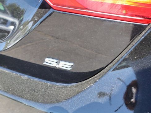Used 2019 Toyota Camry SE FWD image 8