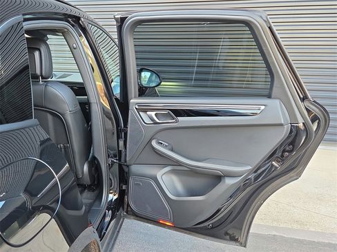 Used 2025 Porsche Macan image 22