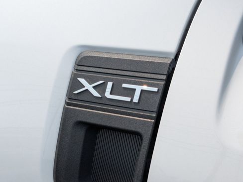 New 2025 Ford Maverick XLT w/ XLT Luxury Package FWD image 12