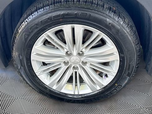 Used 2024 Mitsubishi Outlander ES FWD image 29