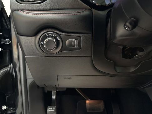 Used 2024 Dodge Durango GT image 27