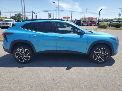 Certified 2025 Chevrolet Trax RS w/ Driver Confidence Package FWD image 7