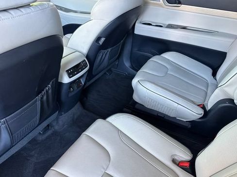 Used 2024 Hyundai Palisade Limited FWD image 11