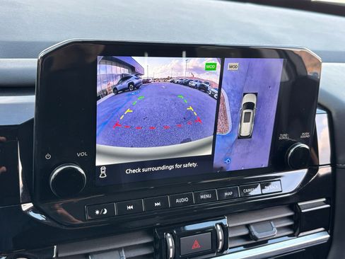 Used 2024 Nissan Pathfinder SL image 22