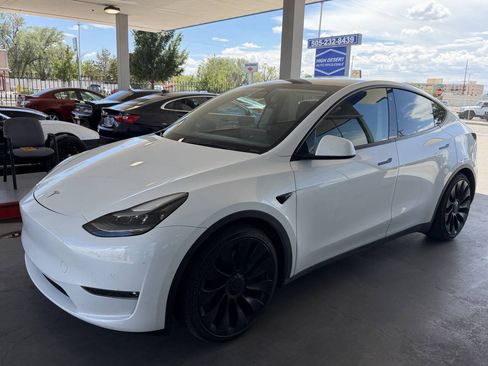 Used 2022 Tesla Model Y Performance AWD/4WD image 4