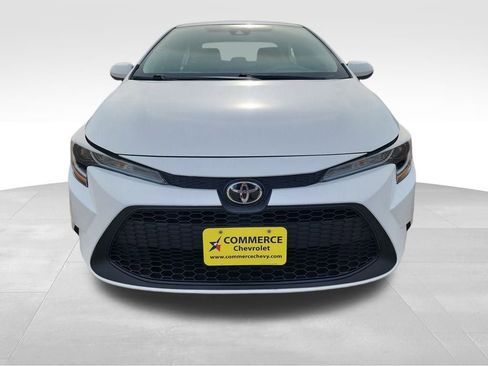 Used 2022 Toyota Corolla LE image 2