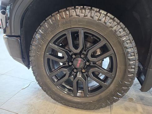 Used 2021 GMC Sierra 1500 4x4 Crew Cab w/ Sierra Value Package image 16