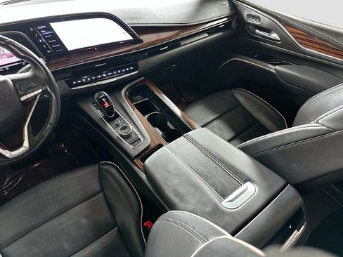Used 2022 Cadillac Escalade Premium Luxury w/ Performance Package AWD/4WD image 25