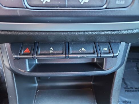 Used 2015 Chevrolet Colorado LT w/ LT Convenience Package image 21