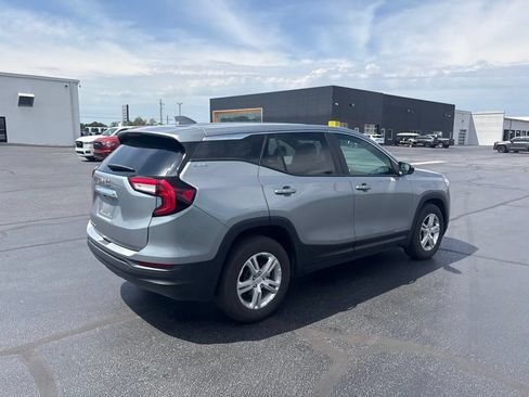 Used 2024 GMC Terrain SLE FWD image 9
