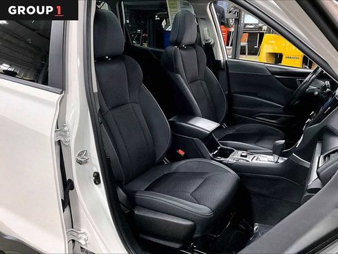 Used 2023 Subaru Forester Premium image 9