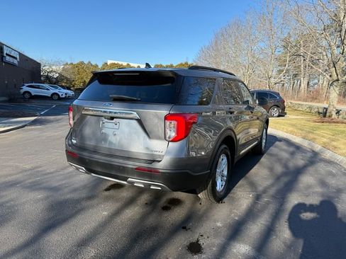 Used 2022 Ford Explorer XLT w/ Equipment Group 202A image 27