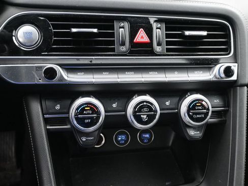 Used 2023 Genesis G70 2.0T image 19