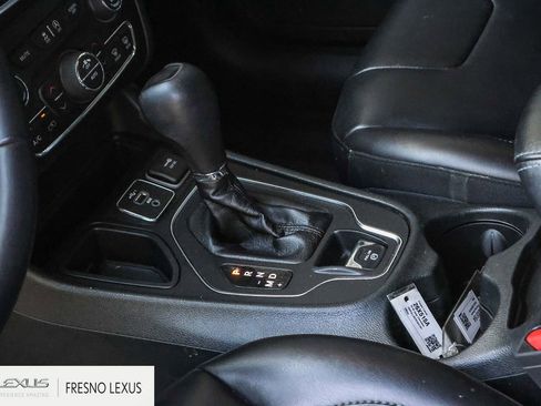 Used 2019 Jeep Cherokee Latitude Plus w/ Comfort/Convenience Group FWD image 20