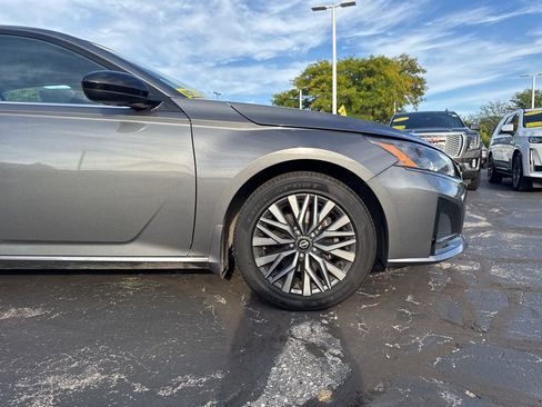 Used 2024 Nissan Altima 2.5 SR w/ SR Premium Package image 12