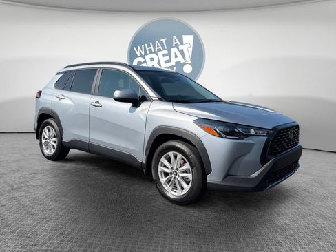 Used 2023 Toyota Corolla Cross LE AWD/4WD image 1
