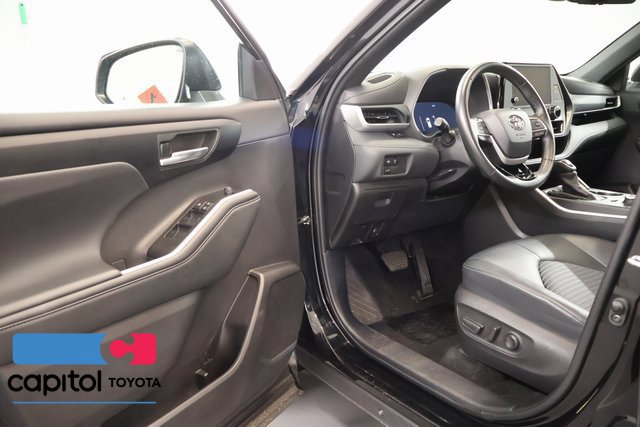 Used 2025 Toyota Highlander XSE AWD/4WD image 8