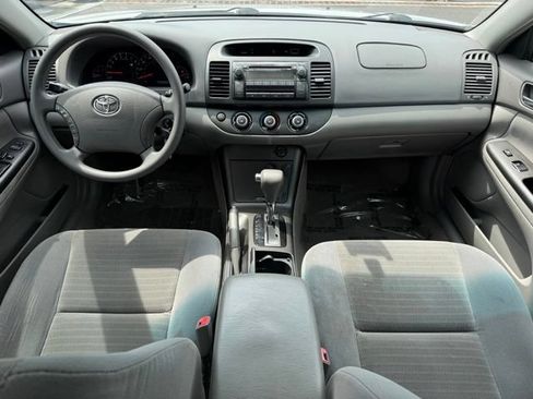 Used 2005 Toyota Camry LE FWD image 10